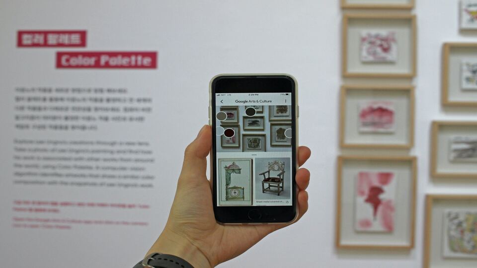 Virtual tour of the museum's exhibitions, using augmented reality app